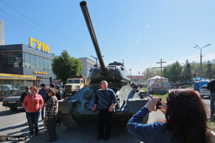В Луганске пророссийские активисты угнали танк Т-34