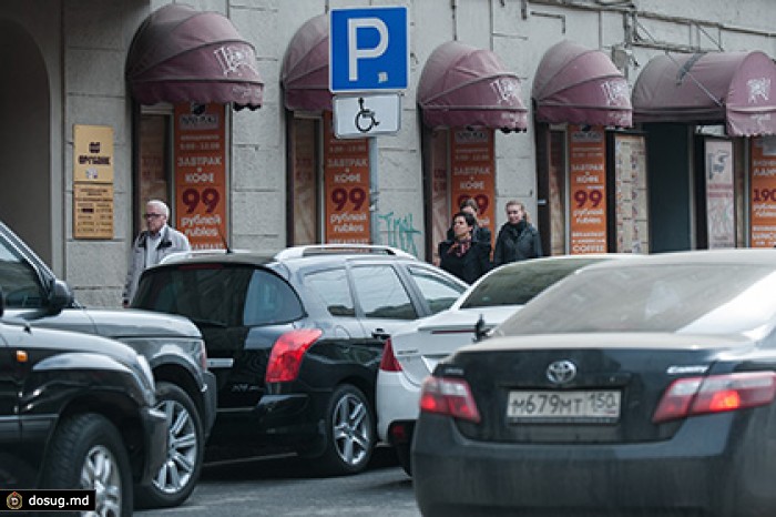 В Москве ужесточат наказание за незаконную парковку на местах для инвалидов