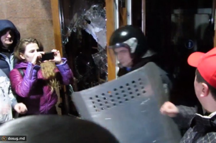 В Полтаве оппозиция захватила здание областной администрации