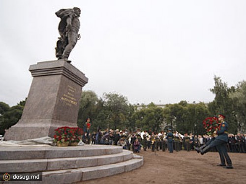 В Санкт-Петербурге установили памятник Багратиону