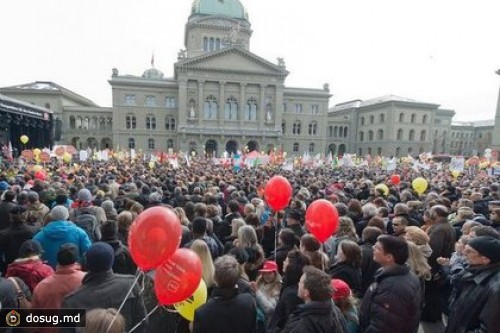 В Швейцарии 20 тысяч госслужащих вышли на демонстрацию