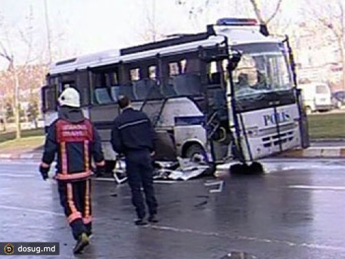 В Стамбуле взорвали автобус с полицейскими