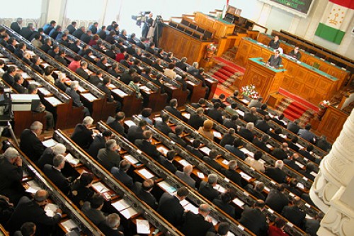 В Таджикистане местных депутатов лишили неприкосновенности