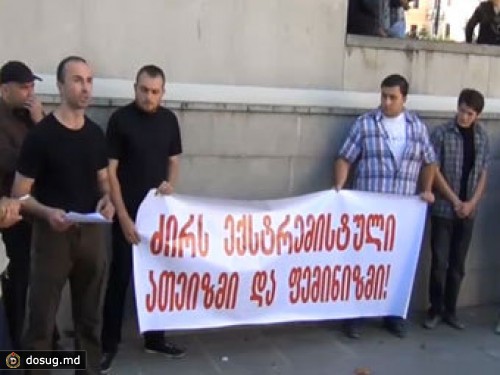 В Тбилиси прошла акция протеста против осквернения церкви