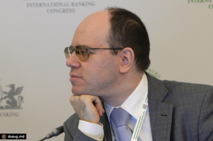 В Центробанке обвинили в валютных спекуляциях крупные корпорации