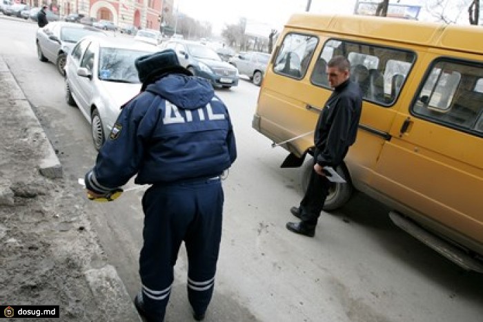 В Твери водитель маршрутки сбил вышедшего пассажира из-за замечания