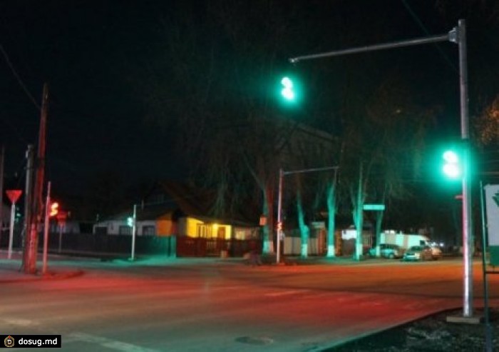 В Унгенах начали работать новые светодиодные светофоры LED