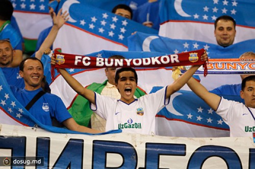 В Узбекистане спецназ разогнал дубинками футбольных болельщиков