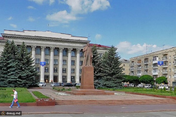 В Житомире снесли памятник Ленину