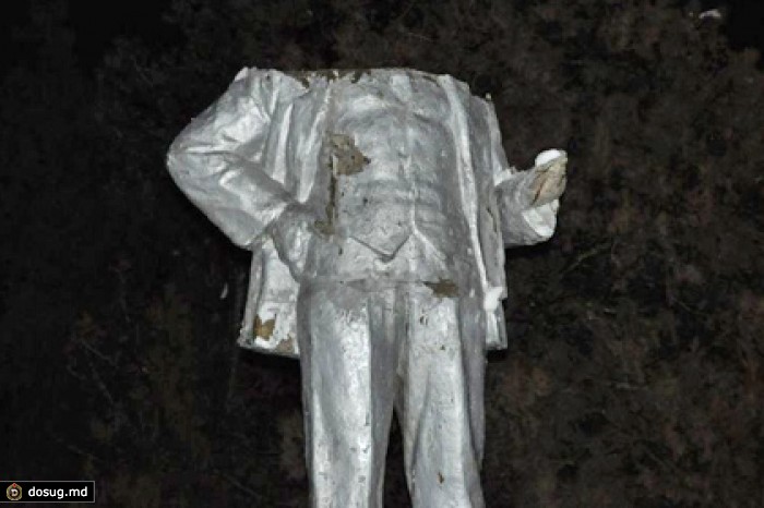 В Запорожской области за ночь снесли пять памятников Ленину