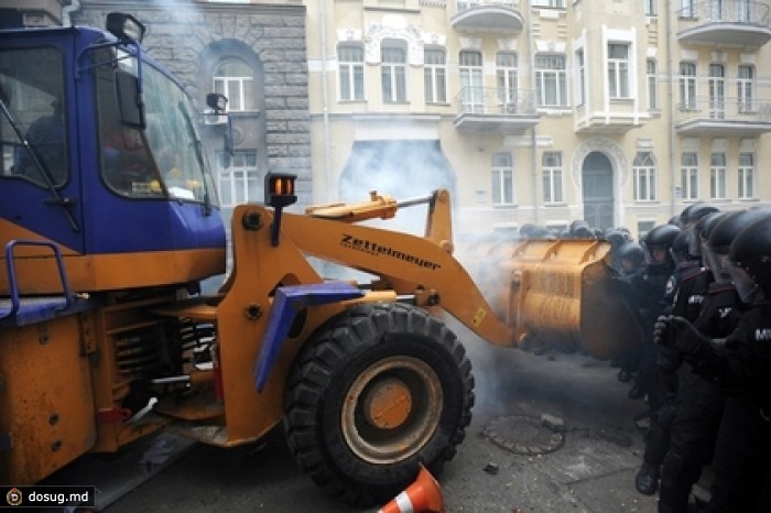 В ходе беспорядков в Киеве пострадали около ста милиционеров
