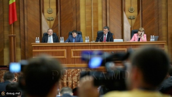 В парламенте отчитались по ситуации в BEM и аэропорту Кишинева