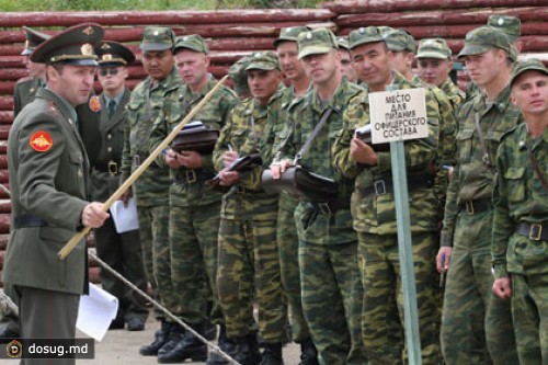 Военнослужащие по контракту прапорщиком