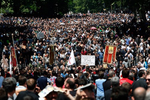 В срыве гей-парада в Тбилиси обвинили архимандрита и игумена