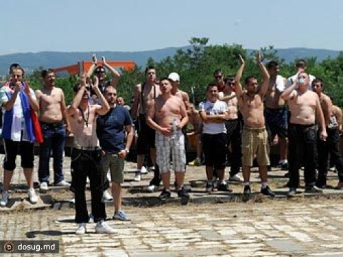 В стычке сербов с косовской полицией пострадали более 50 человек