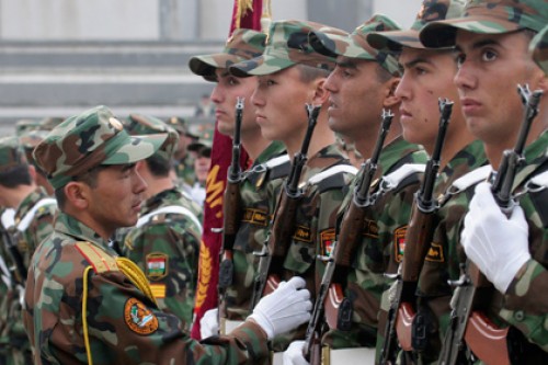 В таджикскую армию набрали школьников