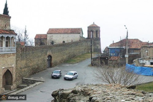 В центре грузинского Телави упал вертолет