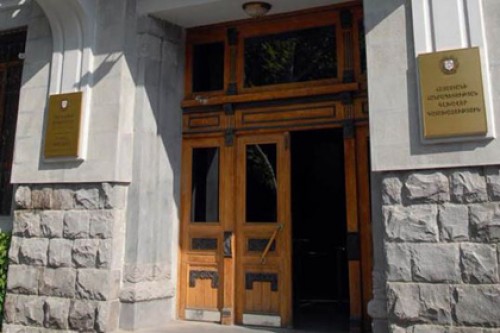 В здание Генпрокуратуры Армении метнули «коктейль Молотова»