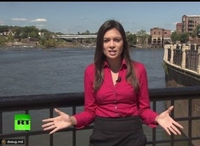Ведущая российского государственного телеканала RT уволилась в прямом эфире