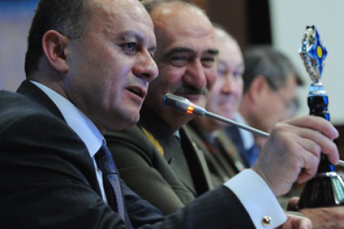 Вертолет министра обороны Армении обстреляли на границе