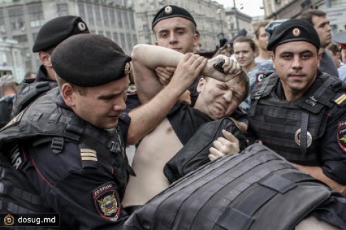 Возбуждено уголовное дело о нападении на полицейского во время акции у Госдумы