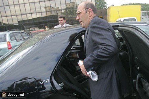 Взрыв у машины киевского бизнесмена сочли хулиганством