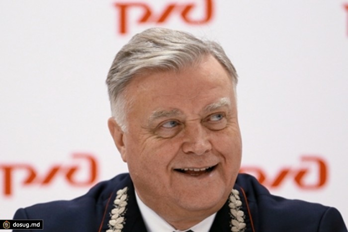 Якунин предложил разрешить курение в поездах