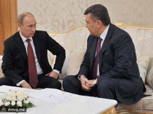 Янукович отложил визит в Москву