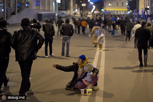 Янукович велел разработать план интеграции цыган