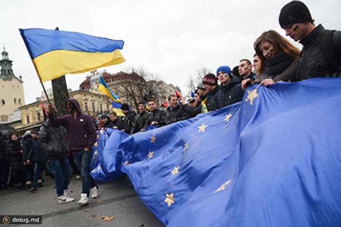 Жителей Львова позвали на митинг в касках и марлевых повязках