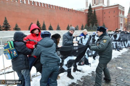 За матерный баннер на Красной площади завели уголовное дело