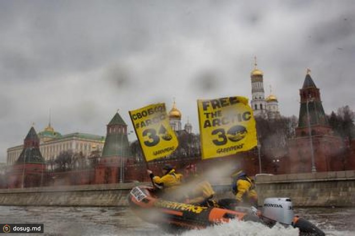 Задержанных в Москве активистов Greenpeace отпустили