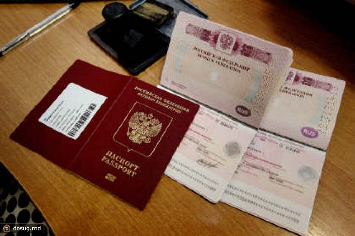 Загранпаспорта РФ с отпечатками пальцев начнут выдавать в 2015 году