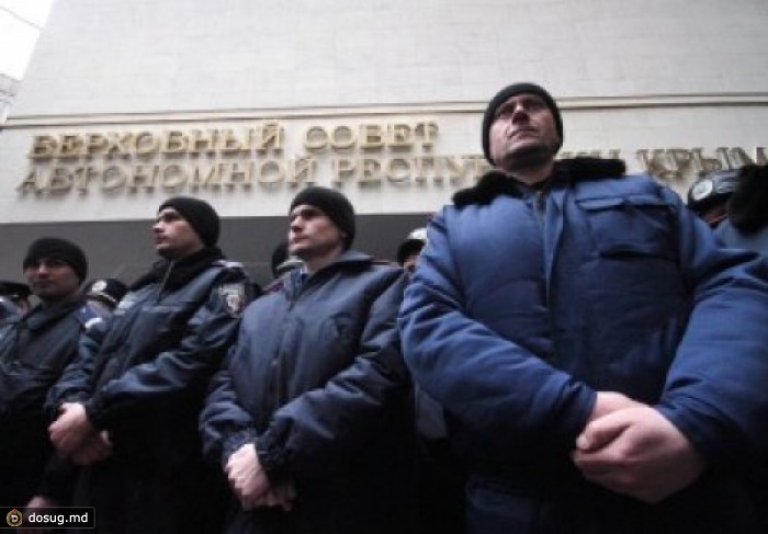 Здание парламента Крыма контролируется отрядами русскоязычного населения полуострова