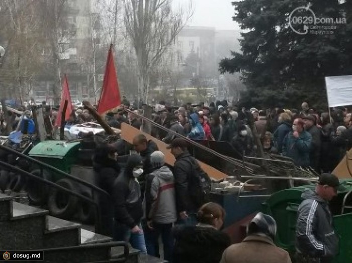 Здания горсоветов Мариуполя и Енакиево захвачены сторонниками федерализации