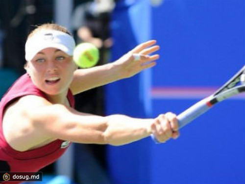 Звонарева проиграла польской теннисистке на итоговом турнире WTA