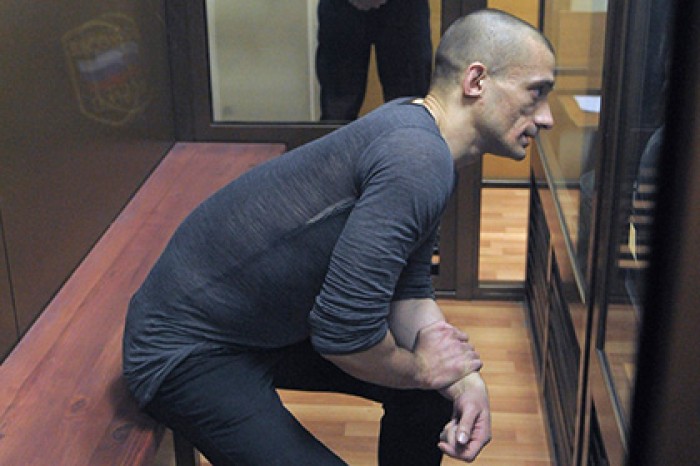 Адвокат рассказал о сломанном конвоирами ребре Павленского