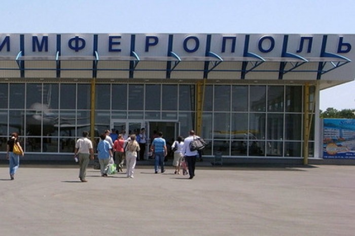 Аэропорт Симферополя заработал в штатном режиме после поломки самолета на ВПП