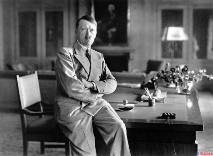 Альбом с личными фотографиями Гитлера продадут на аукционе в Великобритании