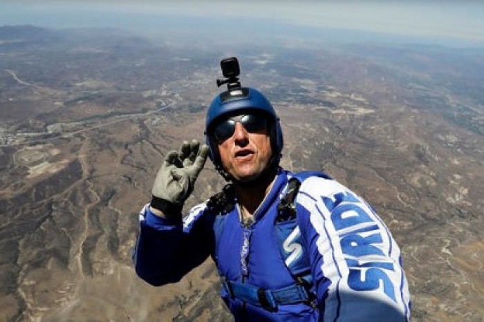 Американский экстремал прыгнул без парашюта с высоты 7,6 километра