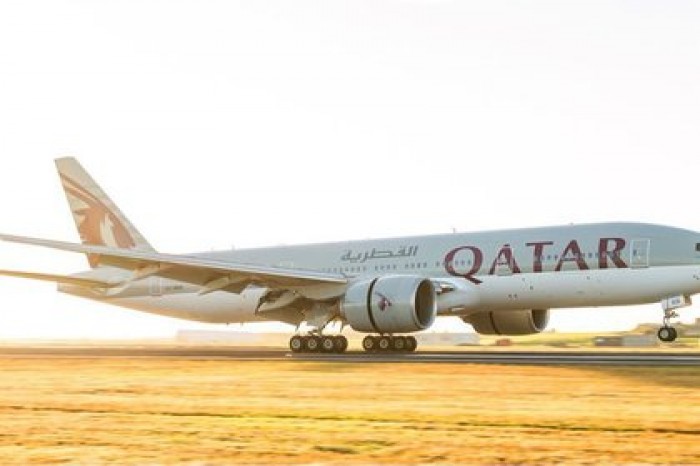 Авиалайнер Qatar Airways приземлился после самого длинного в истории перелета