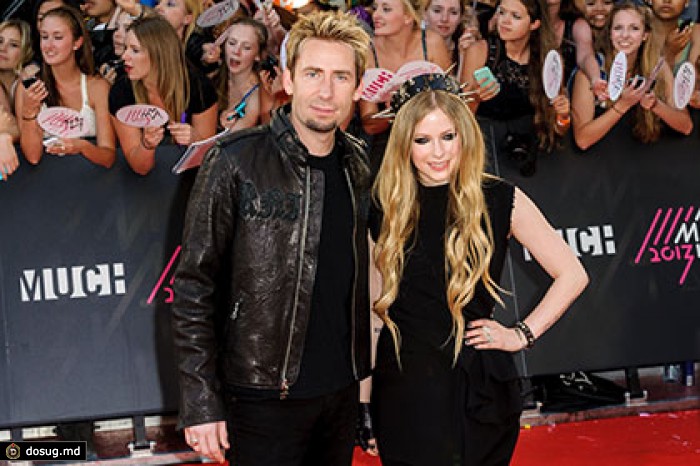 Аврил Лавин объявила о разводе с лидером группы Nickelback