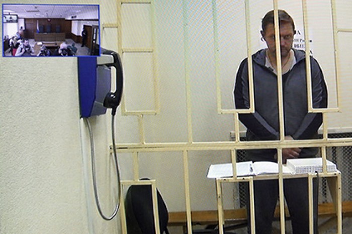 Белых поклялся на Евангелии и вызвал врача