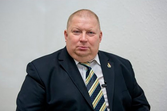 Блогеры поиздевались над предвыборным плакатом депутата-инвалида