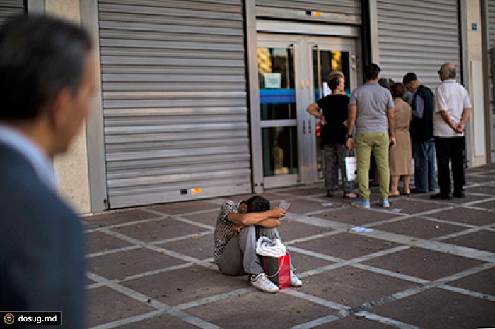 Bloomberg рассказал о девальвации евро в Греции