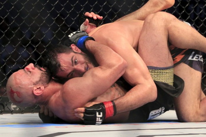 Боец UFC рассказал об угрозах ножом со стороны Макгрегора