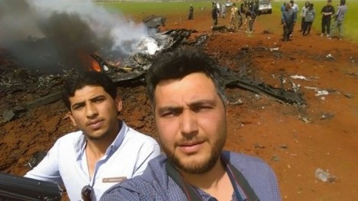Боевики делали селфи на фоне сбитого в Сирии самолета Су-22