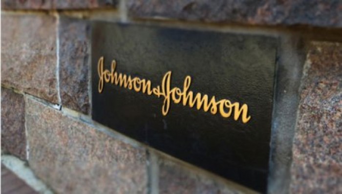 Более тысячи американцев подали иски против Johnson & Johnson, заявляя, что ее продукция может быть причиной онкологии