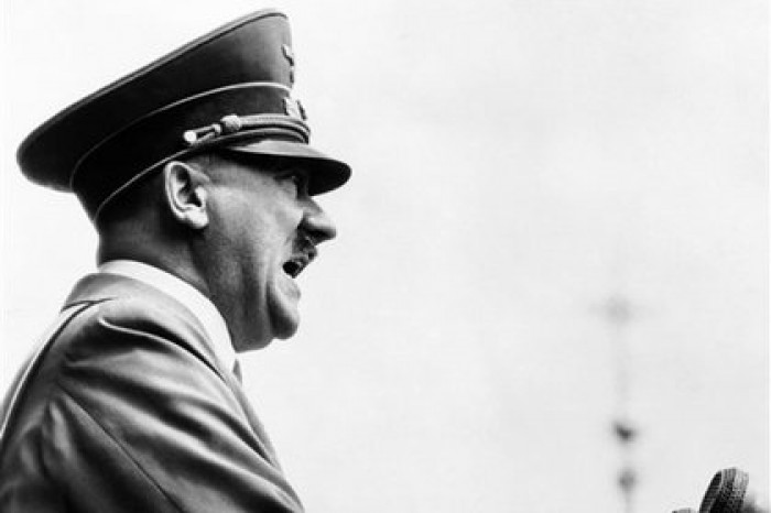 Брюки Гитлера ушли с молотка на аукционе в Мюнхене