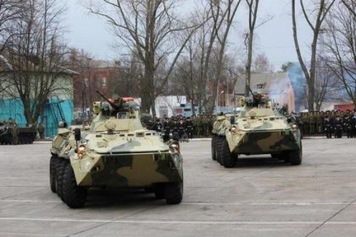 БТР исполнил вальс в День морской пехоты